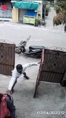 Motorcycle scooter thieves