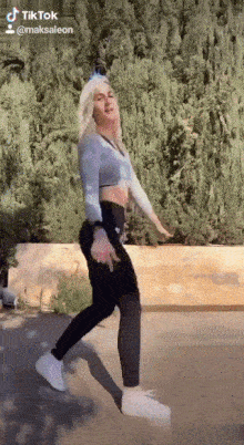 Dancing girl parody