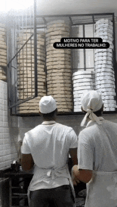 Stacking boxes men vs women