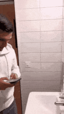 Phone and wet hands