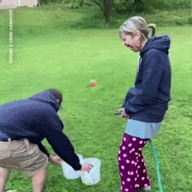 Woman pees like a man