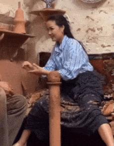 Girl learns to sculpt