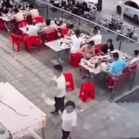 Pizza master in restaurant