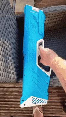 Water gun on batteries